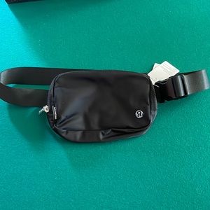 NWT Lululemon Everywhere Belt Bag